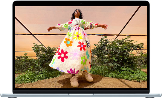 MacBook Air 15″, showcasing Liquid Retina display