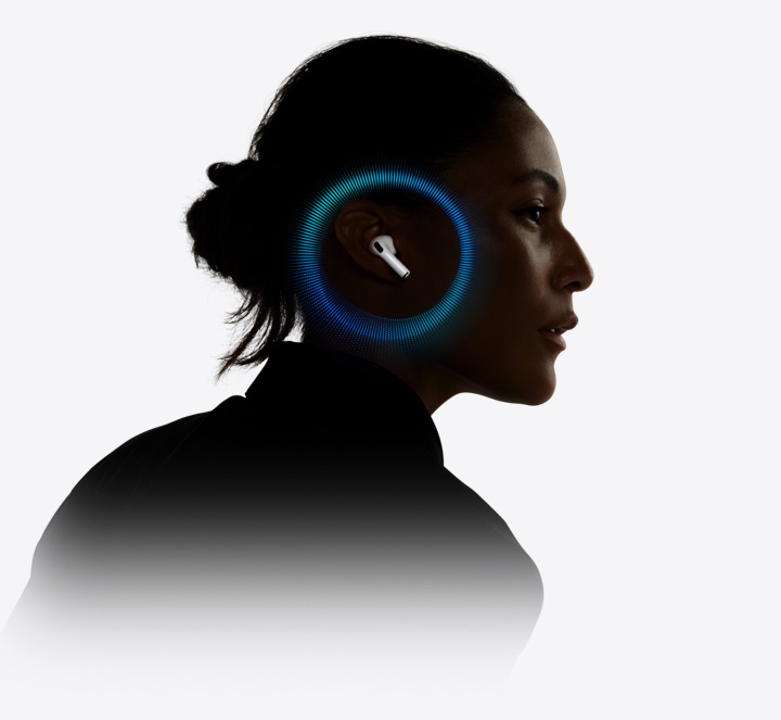 Uma pessoa usando os AirPods Pro 3 com ondas sonoras ao redor da orelha.