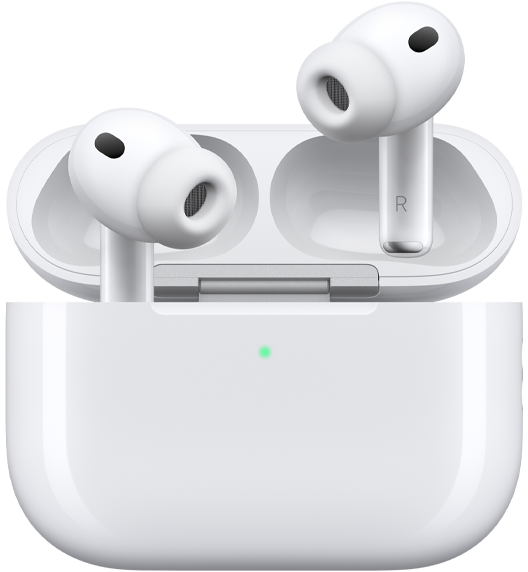 AirPods Pro 3 和 MagSafe 充電盒 (USB-C)，展示充電盒的圓角外觀和 LED 電源指示燈；充電盒盒蓋打開，展示白色無線耳筒和矽膠耳塞，耳筒柄內側印有字母 L 和 R