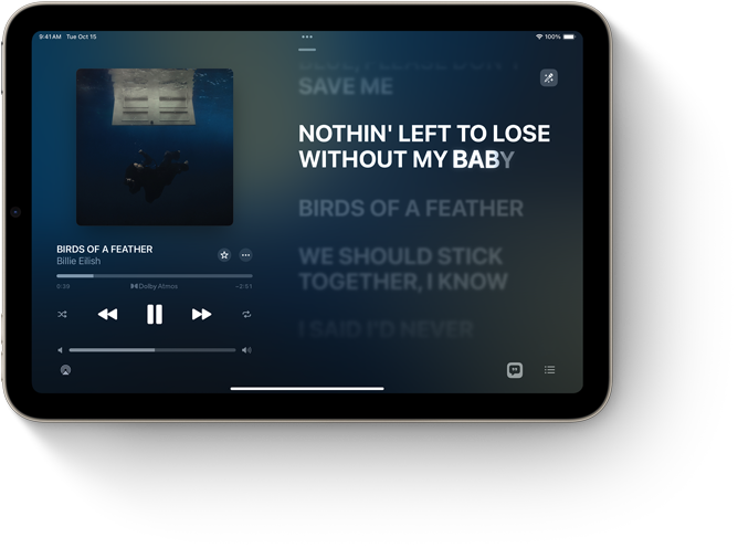 iPad mini, горизонтальне положення, на дисплеї видно Apple Music із текстами пісень.