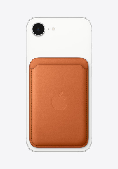 iPhone 17e, parte posterior, color blanco, cartera FineWoven con MagSafe naranja zorro, cámara Fusion en la parte superior
